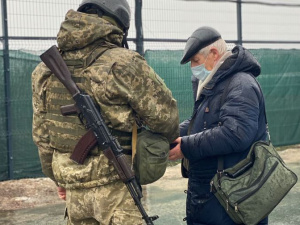 Боевики блокируют дороги на Донбассе: где можно проехать?