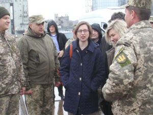 Военная делегация из США побывала на украинских военных кораблях и вышла в море в Мариуполе (ВИДЕО)