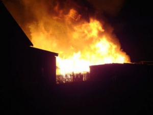 В Мариуполе на пожаре ночью пострадал пенсионер