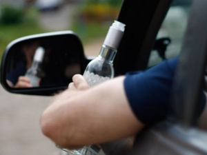 В четыре раза выше нормы: в Мариуполе патрульные «поймали» пьяного таксиста (ФОТО)