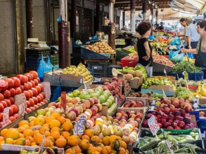 На мариупольском рынке торговали наркотиками из-под прилавка