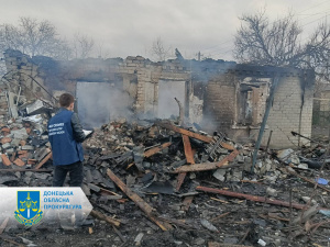 Окупанти серед ночі вдарили ракетами по будинках у Селидовому – поранені люди