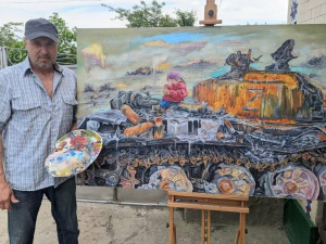 Художник з Маріуполя малює рідне місто - скалічене і в руїнах, але з духом надії на відновлення та свободу