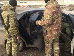 На КПВВ под Мариуполем задержан водитель с шокирующим предметом (ФОТО)