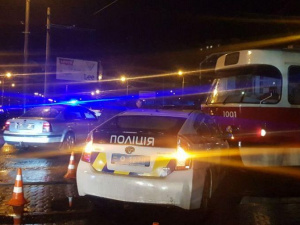 В Мариуполе столкнулись трамвай и автомобиль полиции (ФОТОФАКТ)