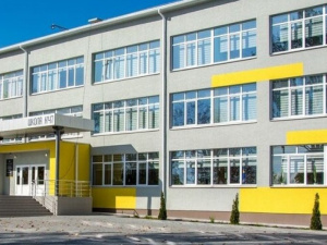 «Желтый» уровень эпидопасности: какие школы перейдут на «удаленку», а детсады приостановят работу в Мариуполе