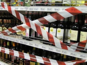 Мариупольских предпринимателей предупреждают о запрете продажи спиртного военным