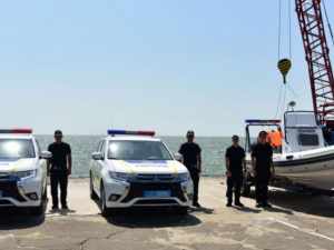 Полицейские Мариуполя готовы задерживать преступников даже в море (ФОТО+ВИДЕО)
