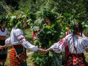 В июне мариупольцы будут отдыхать десять дней. Какие главные праздники?