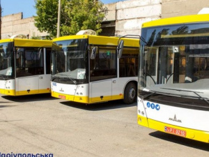 Кондиционеры и видеонаблюдение: в Мариуполь прибыла новая партия автобусов (ФОТО)