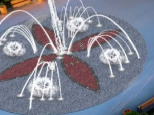 Новый фонтан с четырьмя группами водяных «лебедей» и эффектом тумана «затанцует» в Мариуполе (ФОТО)