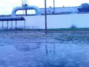 В Мариуполе прорвало трубопровод – трамвайные пути в воде (ФОТО+ВИДЕО)