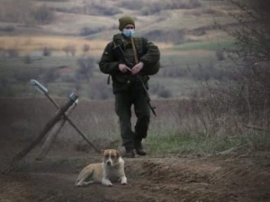 Боевики обстреливают поселки вблизи Мариуполя. В зоне ООС ранен украинский военный