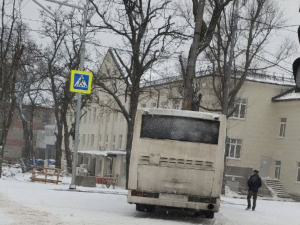 "В автобусі холодніше, ніж на вулиці": маріупольці масово скаржаться на громадський транспорт