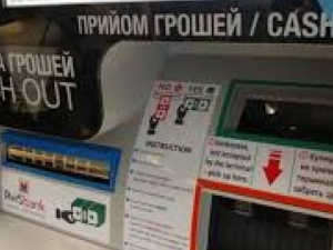 Украинцы смогут обменивать гривны через банкоматы и терминалы