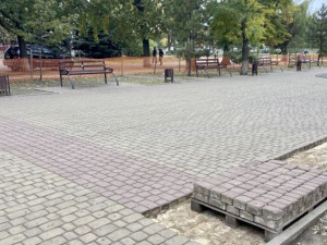 Участок возле мариупольского памятника реконструируют: заменят мощение и установят плиты