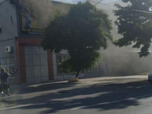В Мариуполе загорелся бильярдный клуб: тушили 15 пожарных (ФОТО+ВИДЕО)