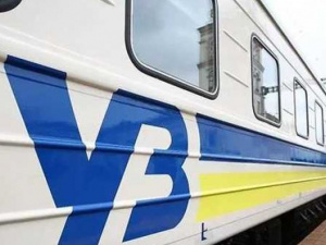 На что железнодорожники заменят подстаканники в мариупольских поездах? (ФОТО)