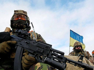 В результате обстрела в Донбассе украинский военный получил ранение
