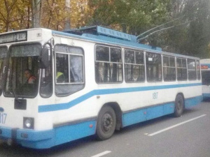 В Мариуполе замерло троллейбусное движение (ФОТО)