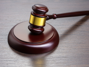 Агітує за РФ та працює в Маріуполі - колишній працівниці ПФУ повідомили про підозру