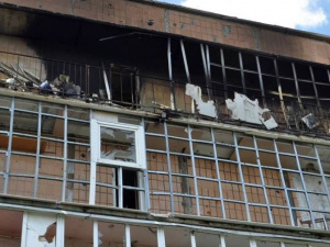 В сети опубликованы фото последствий обстрела жилых домов в секторе «Мариуполь» (ФОТО)