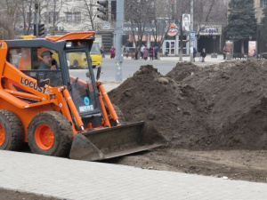 Активизировались работы на главной площади Мариуполя (ФОТОФАКТ) 