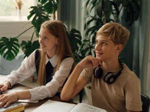 Украинским подросткам предлагают выдавать «ковидную тысячу» на образование