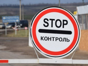 С начала года граждане более 130 раз предлагали взятки на КПВВ Донбасса