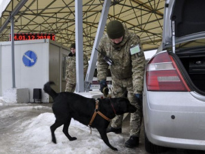 На КПВВ в Донецкой области задержали контрабанду на тысячи гривен