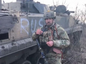 Под Мариуполем украинцы захватили вражескую бронемашину