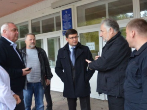 Павел Жебривский внес предложение в интерьер областной больницы в Мариуполе (ФОТО)