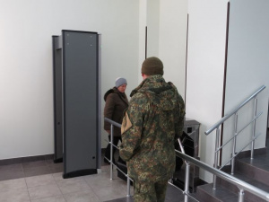 Горсовет Мариуполя переведён на новый режим безопасности после исчезновения строителей (ФОТОФАКТ)
