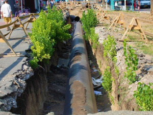 В Мариуполе завершат замену водовода, ставшего рощей (ФОТО)