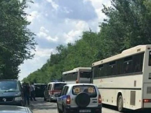 В автобусах ехали дети: кортеж Зеленского попал в ДТП (ФОТО)