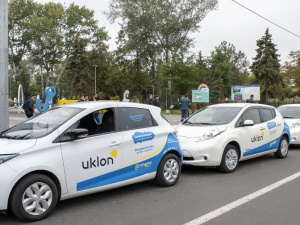 Проехаться в электрокаре: в Мариуполе сервис по заказу такси предлагает электромобили