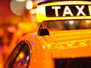 Мариупольцы инициируют проверку служб такси ночью