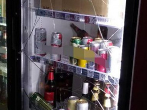 Мариуполец разбил холодильник в киоске, чтобы выпить пива (ФОТО)