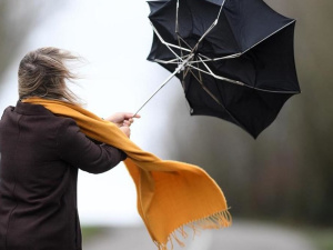 Дощі та штормові пориву вітру – синоптики попереджають про погодні сюрпризи
