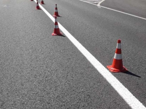 Мариупольские автотрассы сделают безопаснее с помощью стеклянных микрошариков (ФОТО)