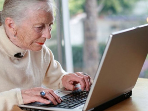 Проверить рабочий стаж и пенсию онлайн: в Мариуполе оцифровали около 20 тысяч пенсионных дел