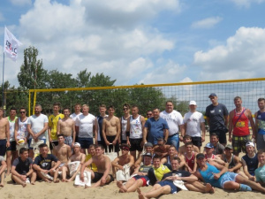 В Мариуполе на пляже «Песчанка» ажиотаж вокруг турнира по пляжному волейболу (ФОТО)