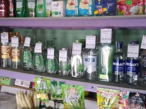 Осторожно, подделки: на прилавках в магазинах Мариуполя горожан ждал алкоголь-суррогат (ФОТО)