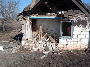 На Донетчине с начала суток из-за обстрелов боевиков повреждены пять домов