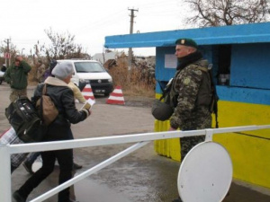 Пересечение КПВВ Донбасса: бесконечные очереди и отсутствие комфорта