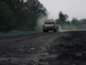 Тактика штурмів Часового Яру змінилася – росіяни активно залучають бронетехніку