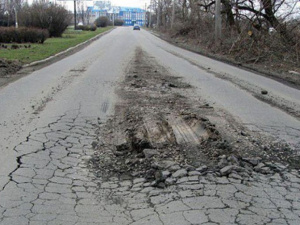 На ремонт дорог таможня Донетчины перечислила 647 млн гривен