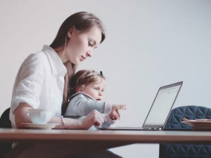 В Мариуполе для мам в декрете проведут бесплатные курсы по веб-разработке