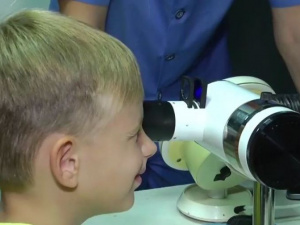 В Мариуполе детские глазные болезни бесплатно лечат на современном оборудовании (ФОТО+ВИДЕО)