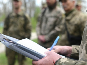 В Україні можуть дозволити бронювати чоловіків, які перебувають у розшуку – деталі законопроєкту